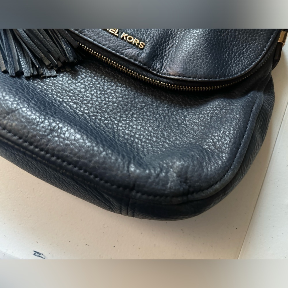 MICHAEL KORS women’s navy blue pebble leather bedford tassel shoulder bag - Picture 5 of 13